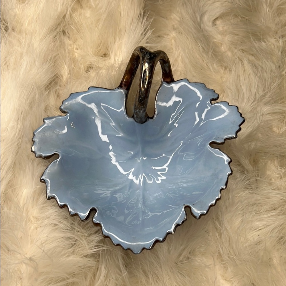 MCM Vintage Patina Baby Blue Ceramic Maple Leaf Dish JewelryHolder Art Sculpture - Picture 3 of 11